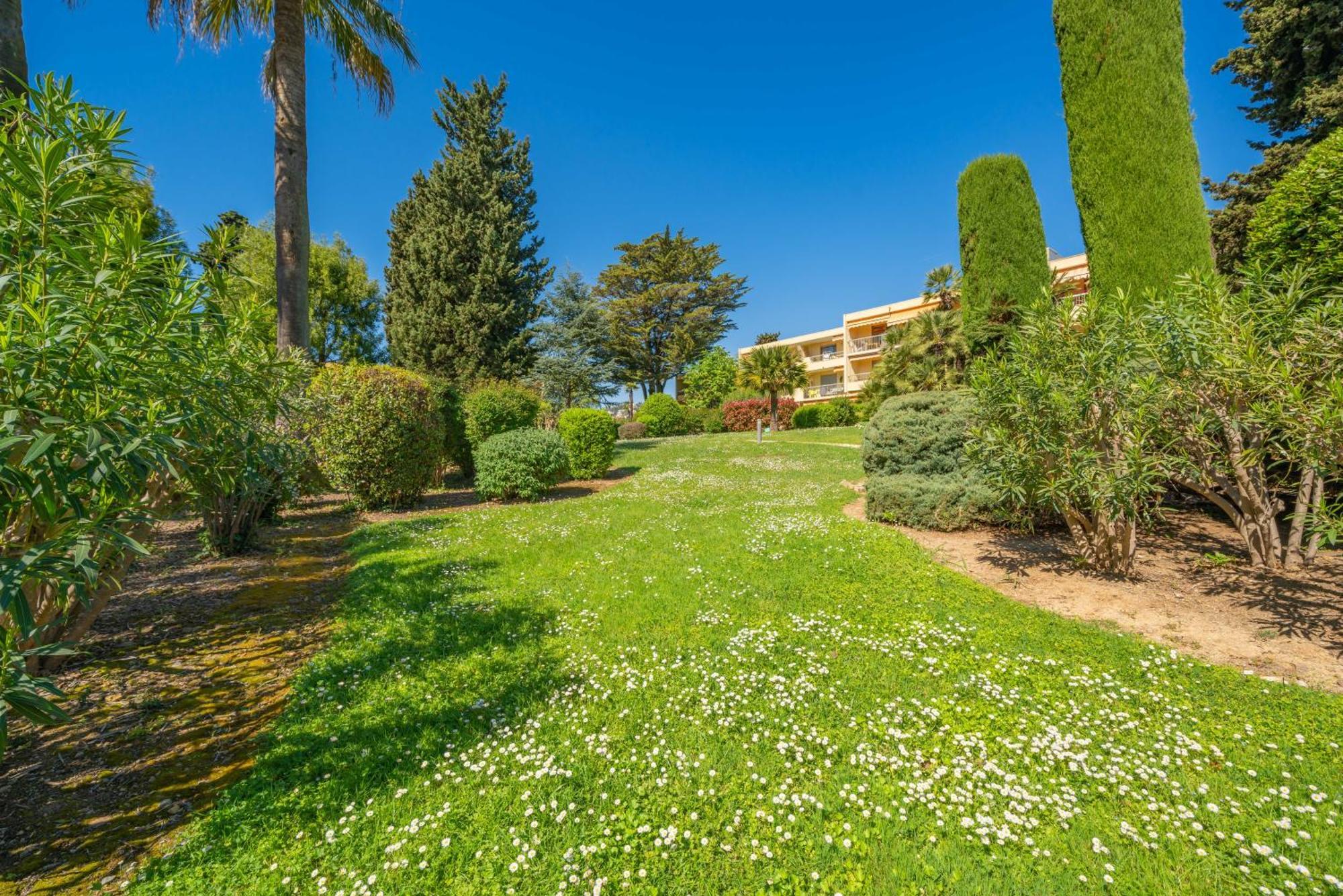 Spacious Apartment At A 5 Min Walk From The Beach Antibes Kültér fotó